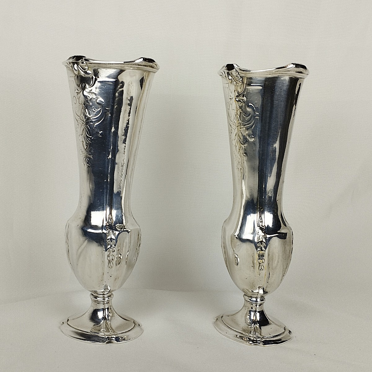 Paire de vases en métal argenté de style Régence XIXème-photo-2