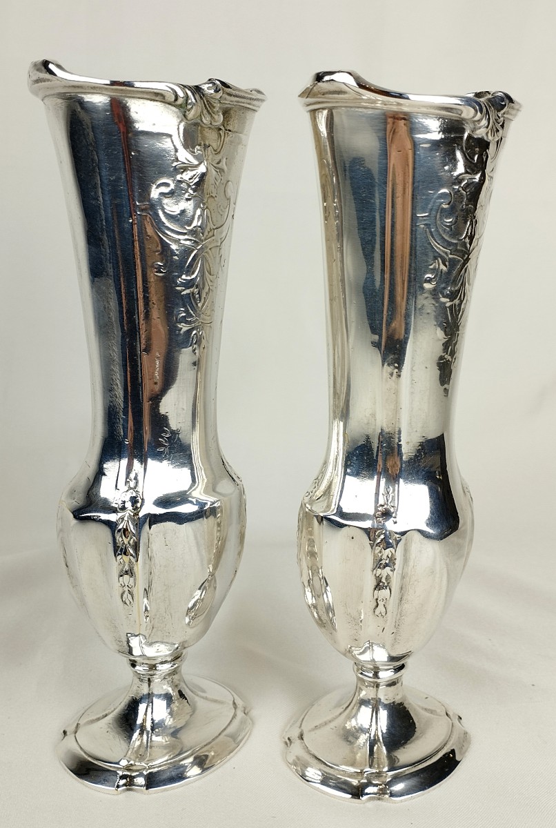 Paire de vases en métal argenté de style Régence XIXème-photo-1