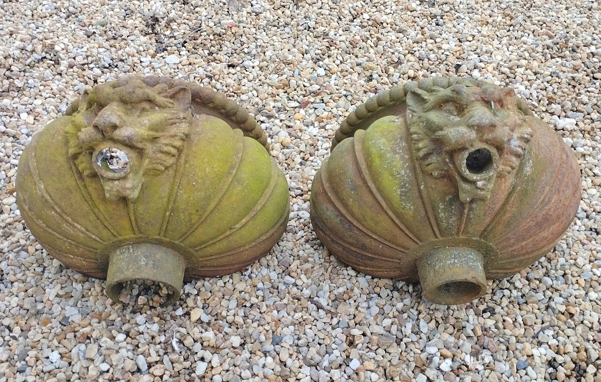 Pair Of 19th-century Cast Iron Gutter Receptacles With Lion Heads. Water Boxes. -photo-2