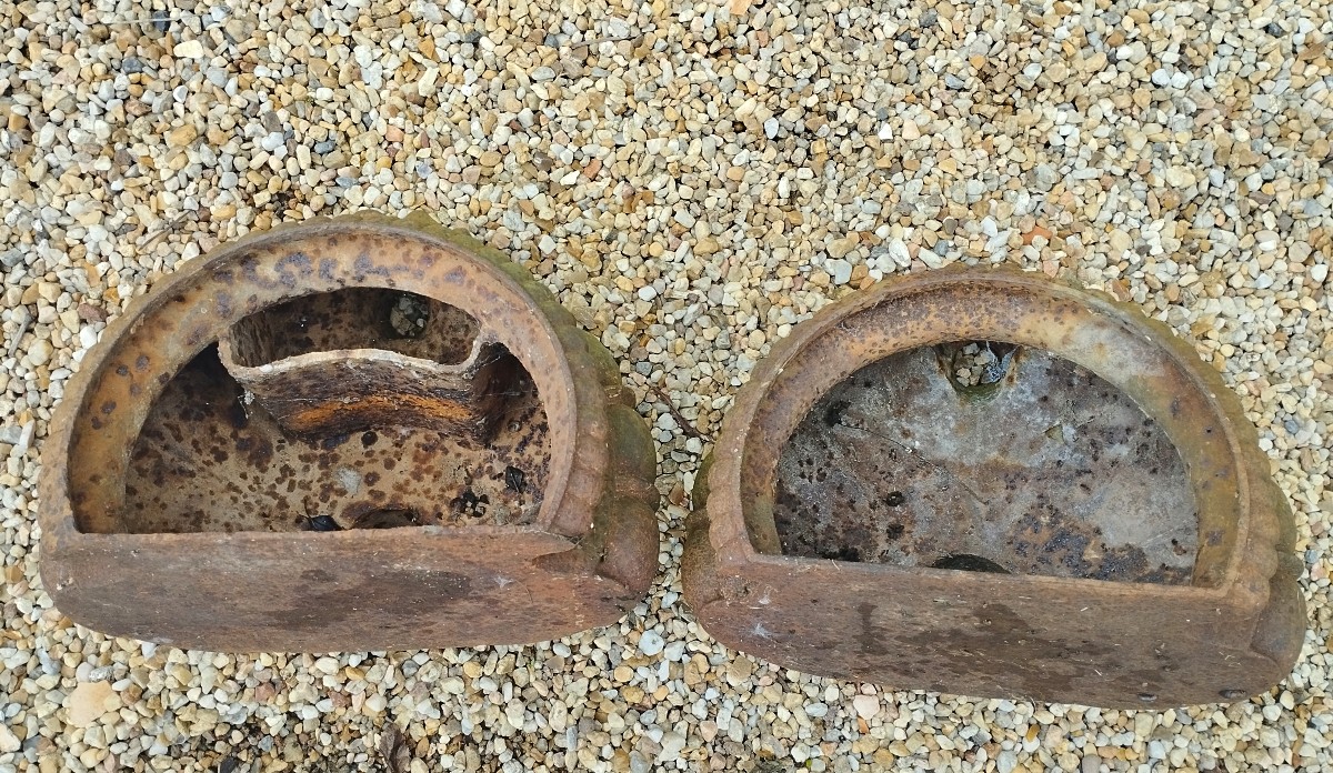 Pair Of 19th-century Cast Iron Gutter Receptacles With Lion Heads. Water Boxes. -photo-4