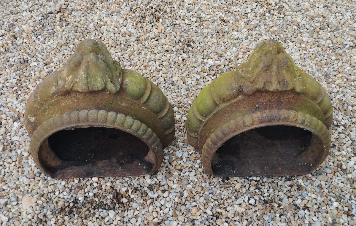 Pair Of 19th-century Cast Iron Gutter Receptacles With Lion Heads. Water Boxes. -photo-5