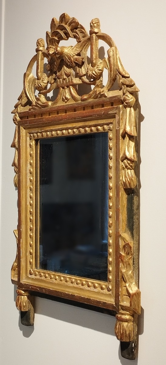 Petit miroir de style Louis XVI en bois doré Allégorie de l'amour Début XXème -photo-1