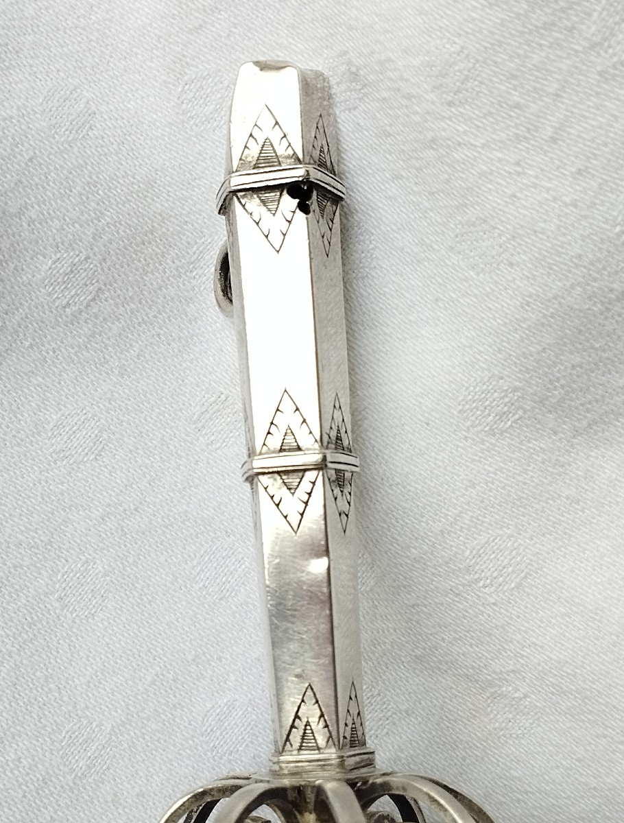 Whistling Rattle With Eight Bells In Silver And Rock Crystal-photo-1