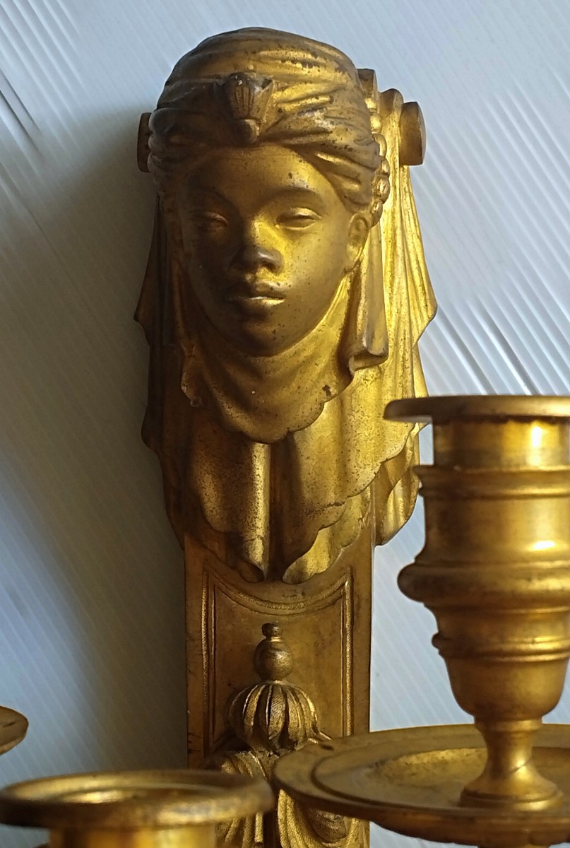 Importante paire d'appliques en bronze doré aux Nubiennes Second Empire à cinq bras de lumière-photo-3