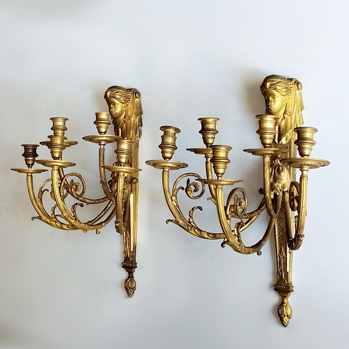 Importante paire d'appliques en bronze doré aux Nubiennes Second Empire à cinq bras de lumière