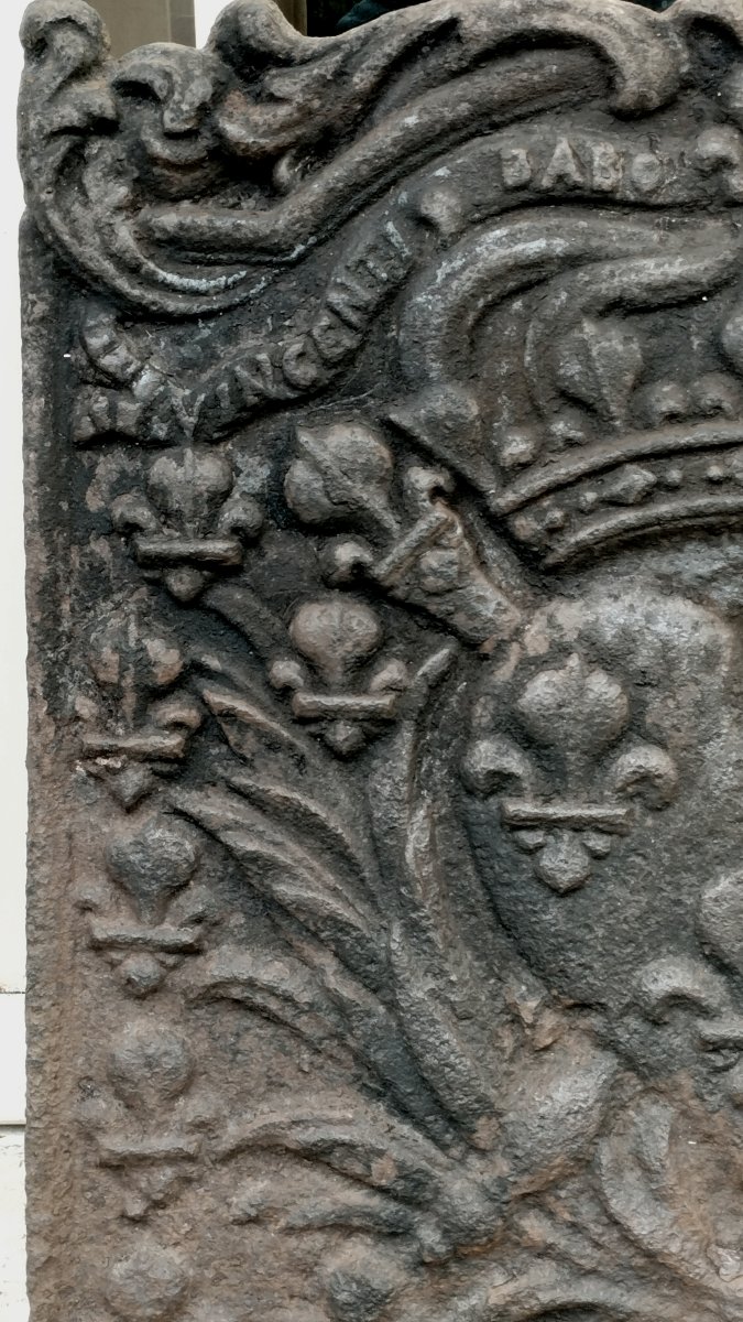 18th-century Mantelpiece Plaque Featuring Monarchical And Religious Emblems-photo-1