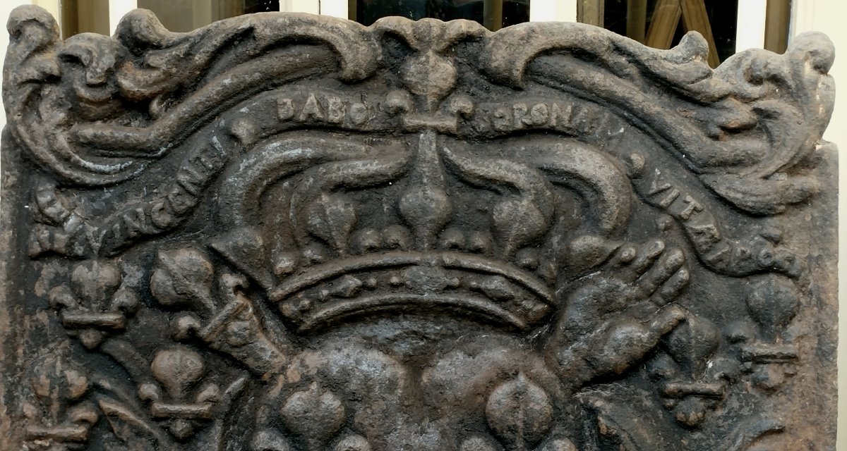 18th-century Mantelpiece Plaque Featuring Monarchical And Religious Emblems-photo-3