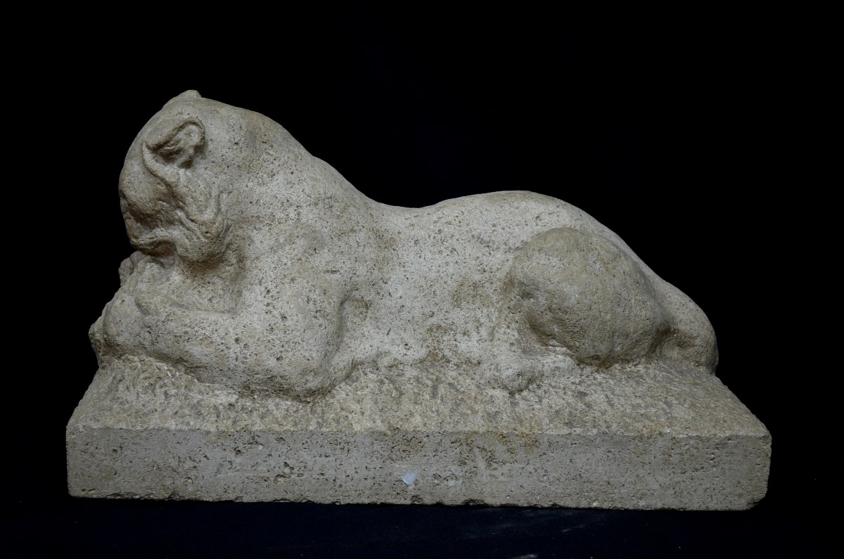 Sculpture en pierre par Gilbert Sacchetti "Lionne"-photo-2