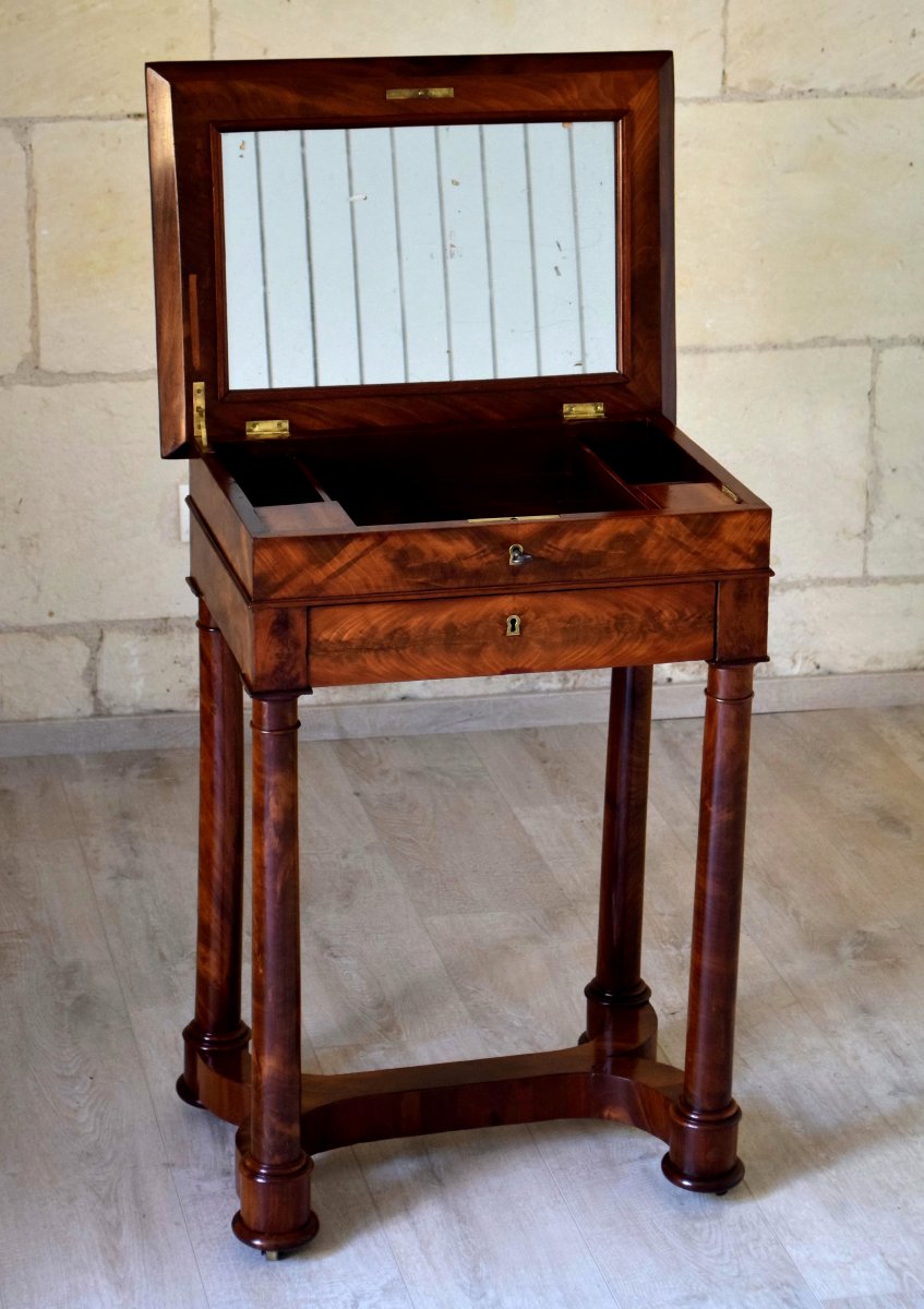 19th Century Mahogany Worker-photo-4