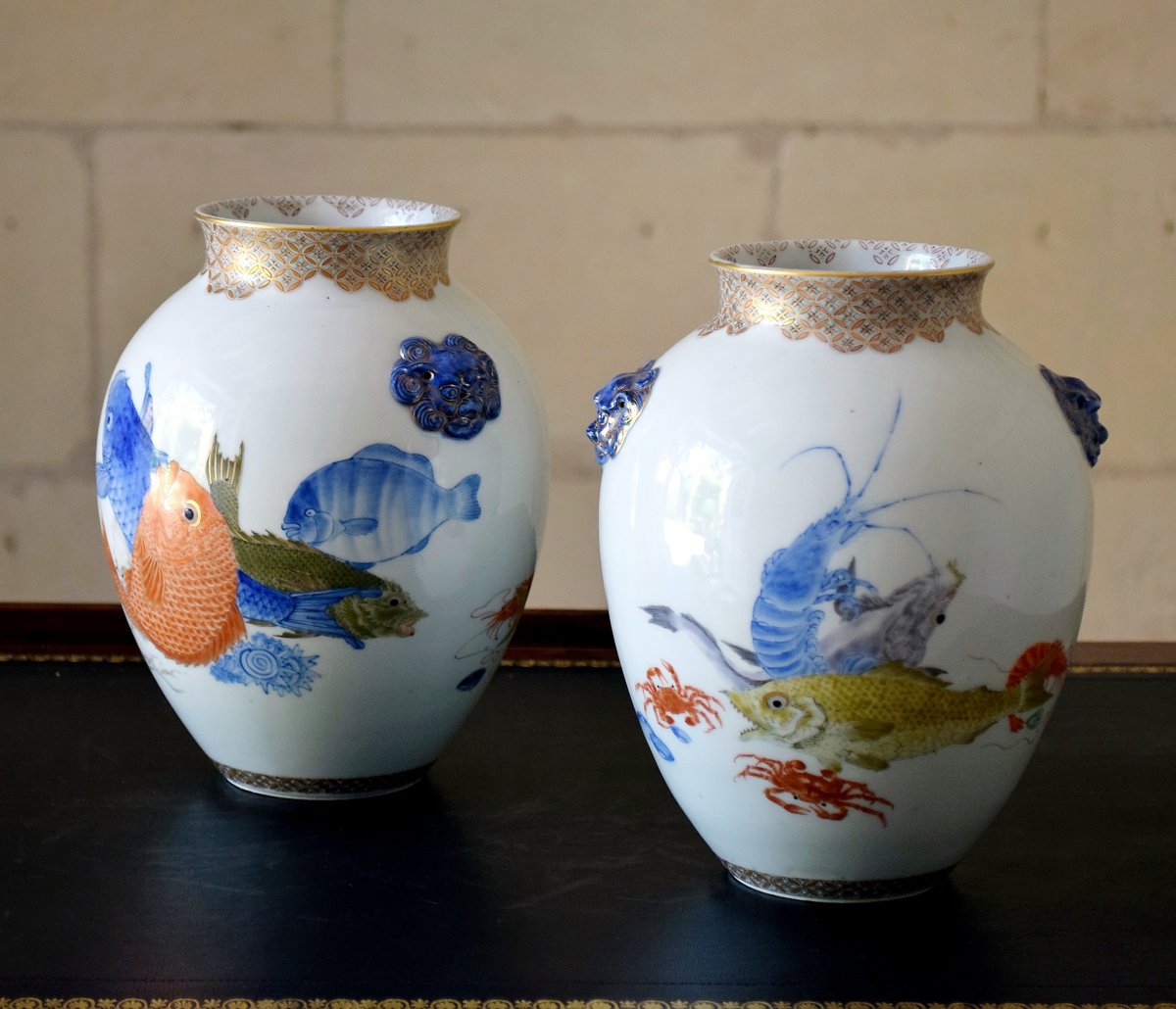 Paire de vases Japonais en porcelaine polychromée