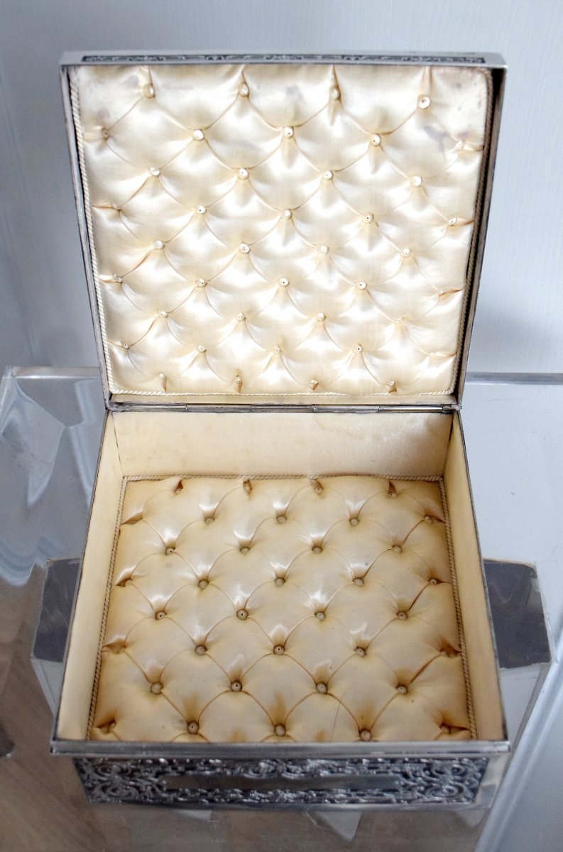 Tufted Silver-tone Jewelry Box-photo-4