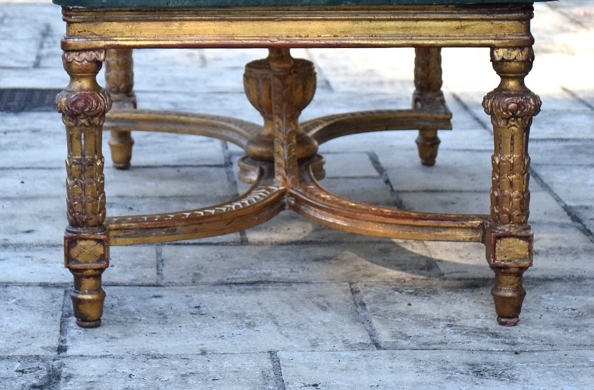 Importante table basse Style L. XVI en bois dor&eacute; et marbre-photo-3