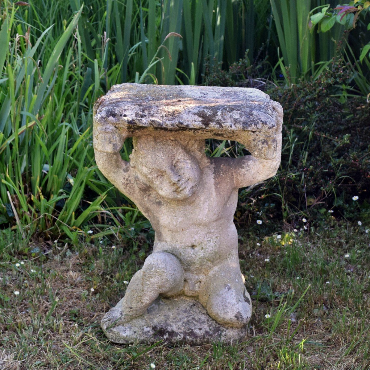 Sellette ou banc de jardin Cherubin en pierre reconstitu&eacute;e