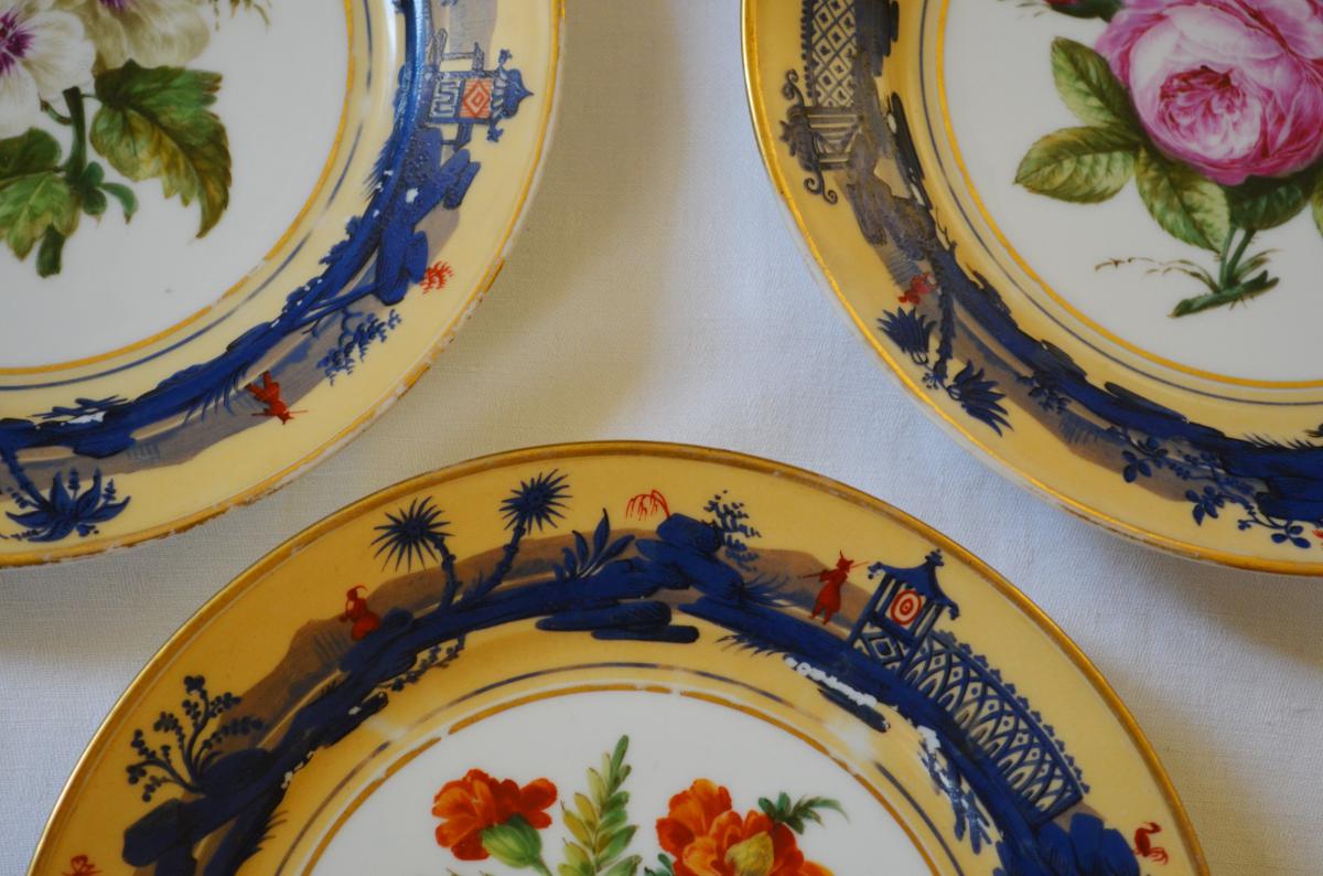 Suite De Trois Assiettes En Porcelaine De Paris, Epoque Restauration -photo-1