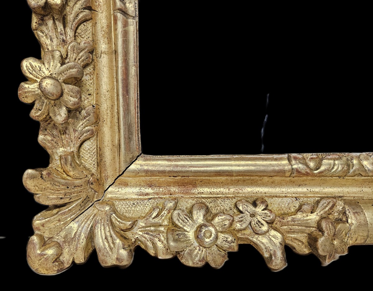 CADRE EN BOIS SCULPTE ET DORE DU XVIIIème Siècle-photo-2