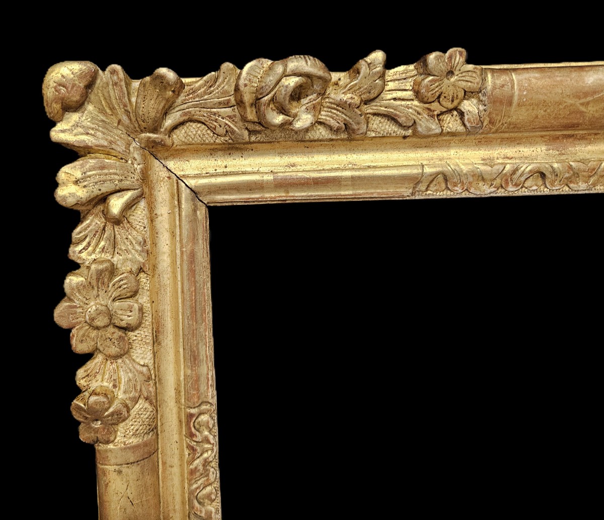 CADRE EN BOIS SCULPTE ET DORE DU XVIIIème Siècle-photo-3
