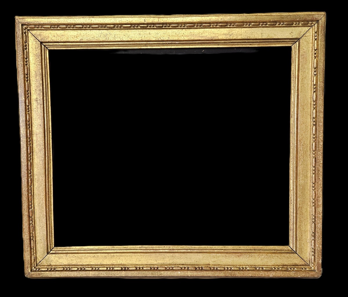 CADRE EN CHENE SCULPTE ET DORE DU XVIIIème SIECLE