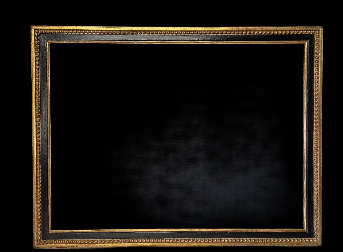 CADRE SCULPTE ET DORE DU XVIIIème SIECLE EPOQUE LOUIS XVI