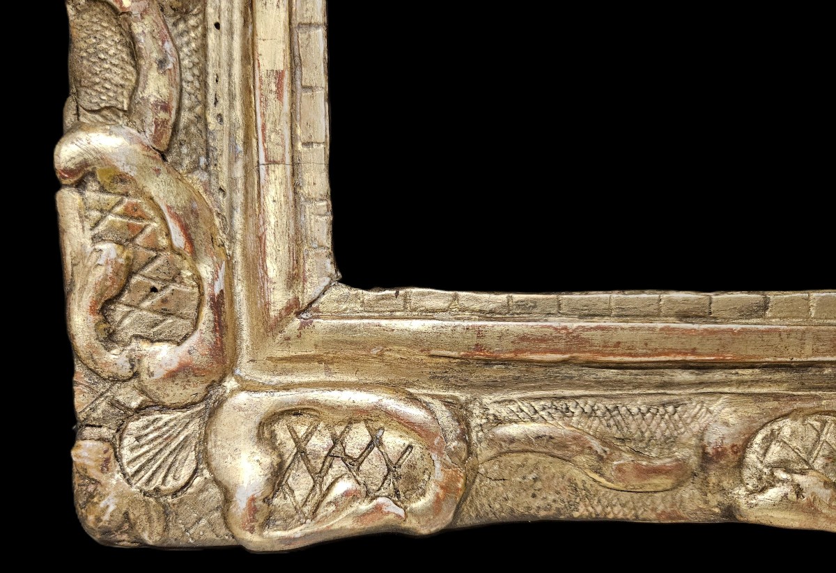 CADRE DORE ET SCULPTE DU XVIIIème SIECLE DIT A LA BERAIN-photo-2