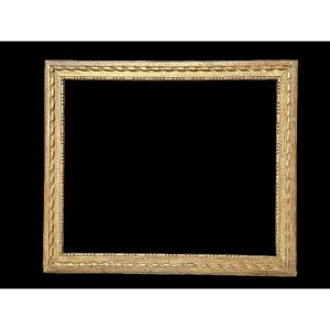 CADRE EN BOIS SCULPTE ET DORE DU XVIIIème SIECLE