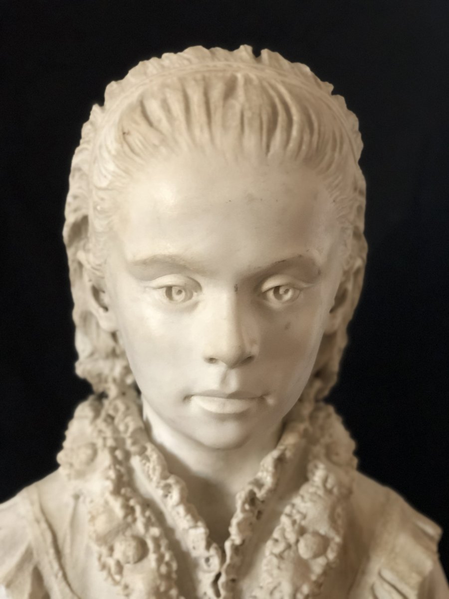 Bust Of Young Girl In White Marble-photo-3