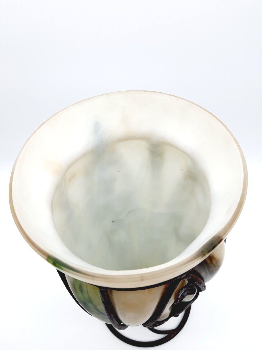 Vase Le Verre Français Verre Multicouche Soufflé Dans Une Monture En Fer Forgé-photo-3
