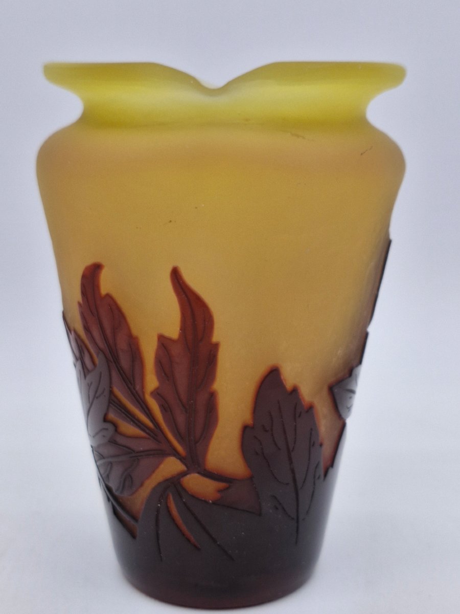 Gallé Vase With A Polylobed Neck And A Bleeding Heart Decoration-photo-3