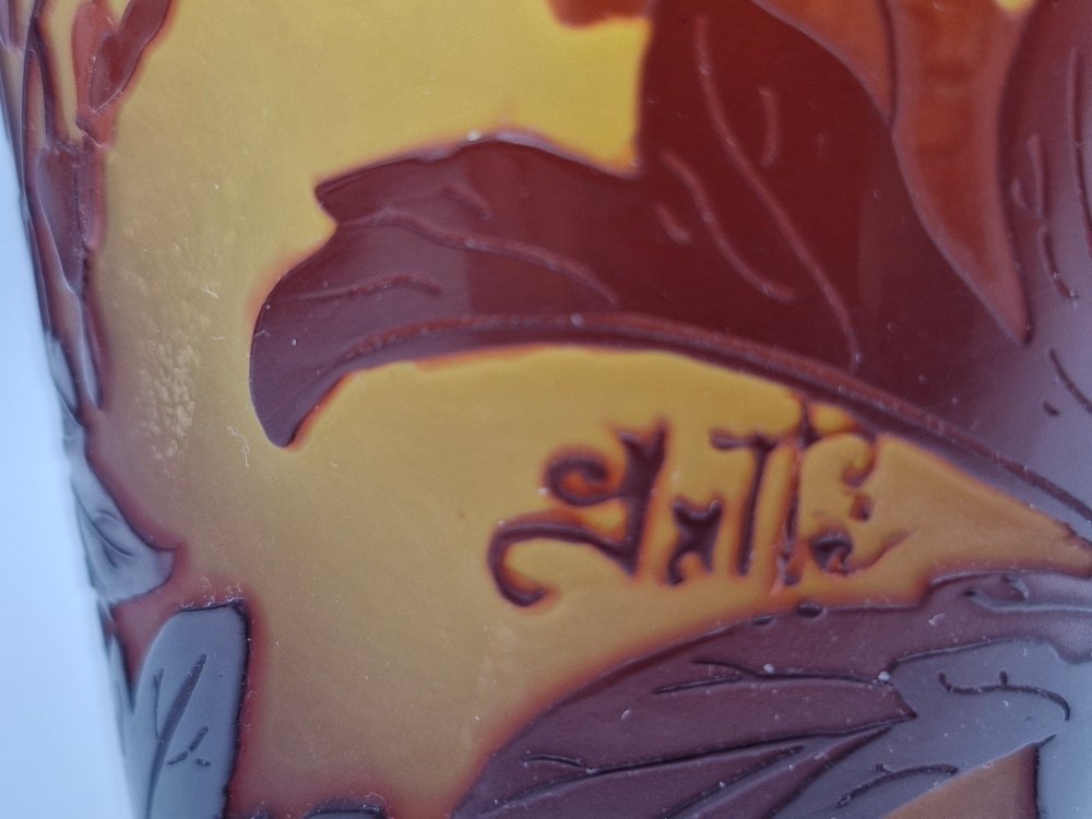 Gallé Vase With A Polylobed Neck And A Bleeding Heart Decoration-photo-1