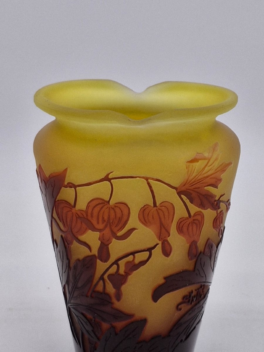Gallé Vase With A Polylobed Neck And A Bleeding Heart Decoration-photo-5