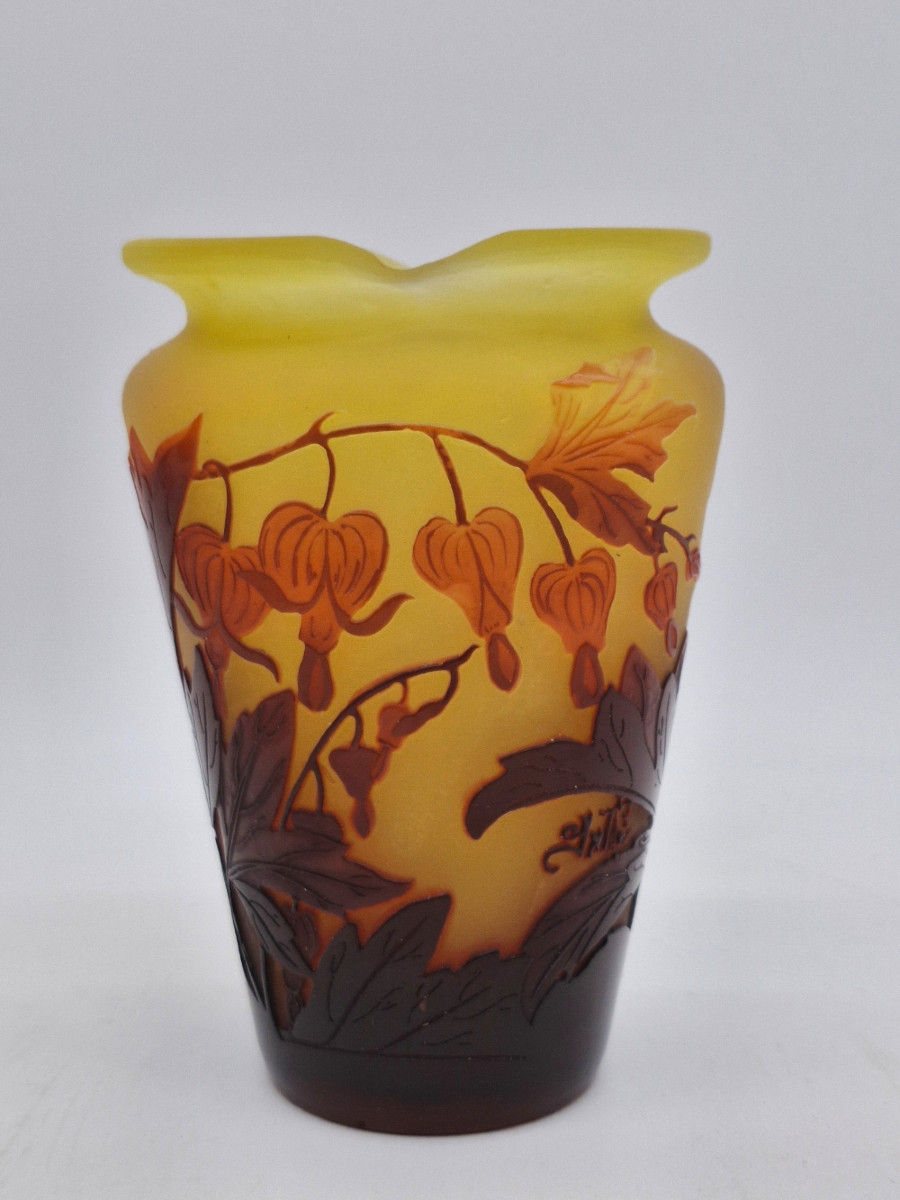Gallé Vase With A Polylobed Neck And A Bleeding Heart Decoration