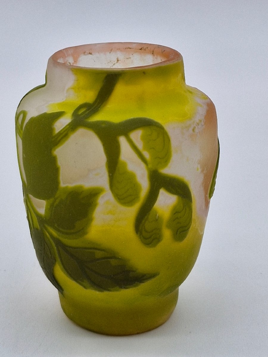 Vase Gallé miniature décor érable Nègundo dégagé à l'acide-photo-2