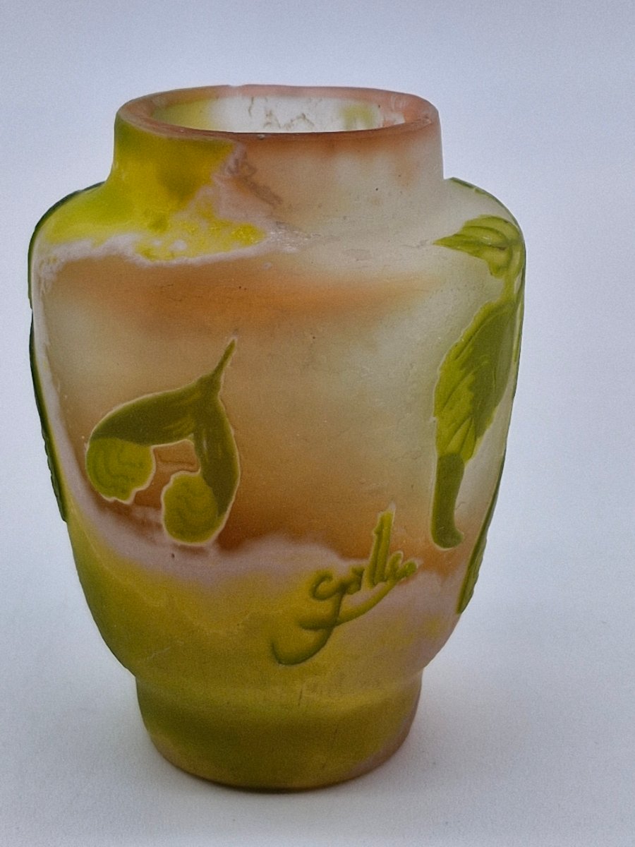 Vase Gallé miniature décor érable Nègundo dégagé à l'acide-photo-3