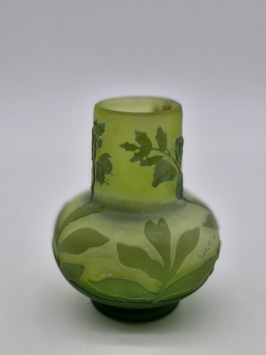 Small Gallé Vase With Acid-etched Decoration Of Flowers And Leaves, Height 9cm-photo-3