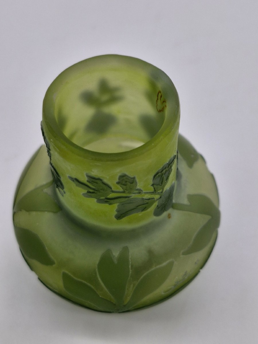 Small Gallé Vase With Acid-etched Decoration Of Flowers And Leaves, Height 9cm-photo-4