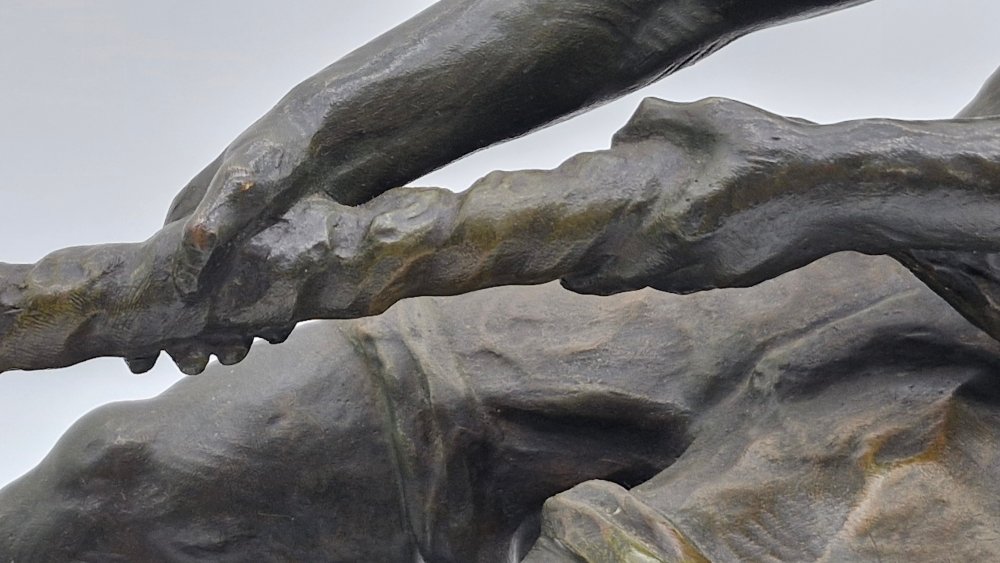 Ouline Alexandre (1918-1940)  grand bronze  art déco "Le Halage" à patine verte-photo-3