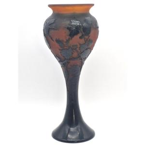 Vase Gallé forme calice dite "verre ballon" décor Houx