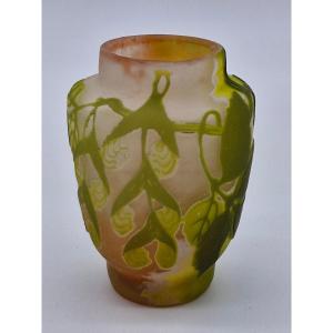 Vase Gallé miniature décor érable Nègundo dégagé à l'acide