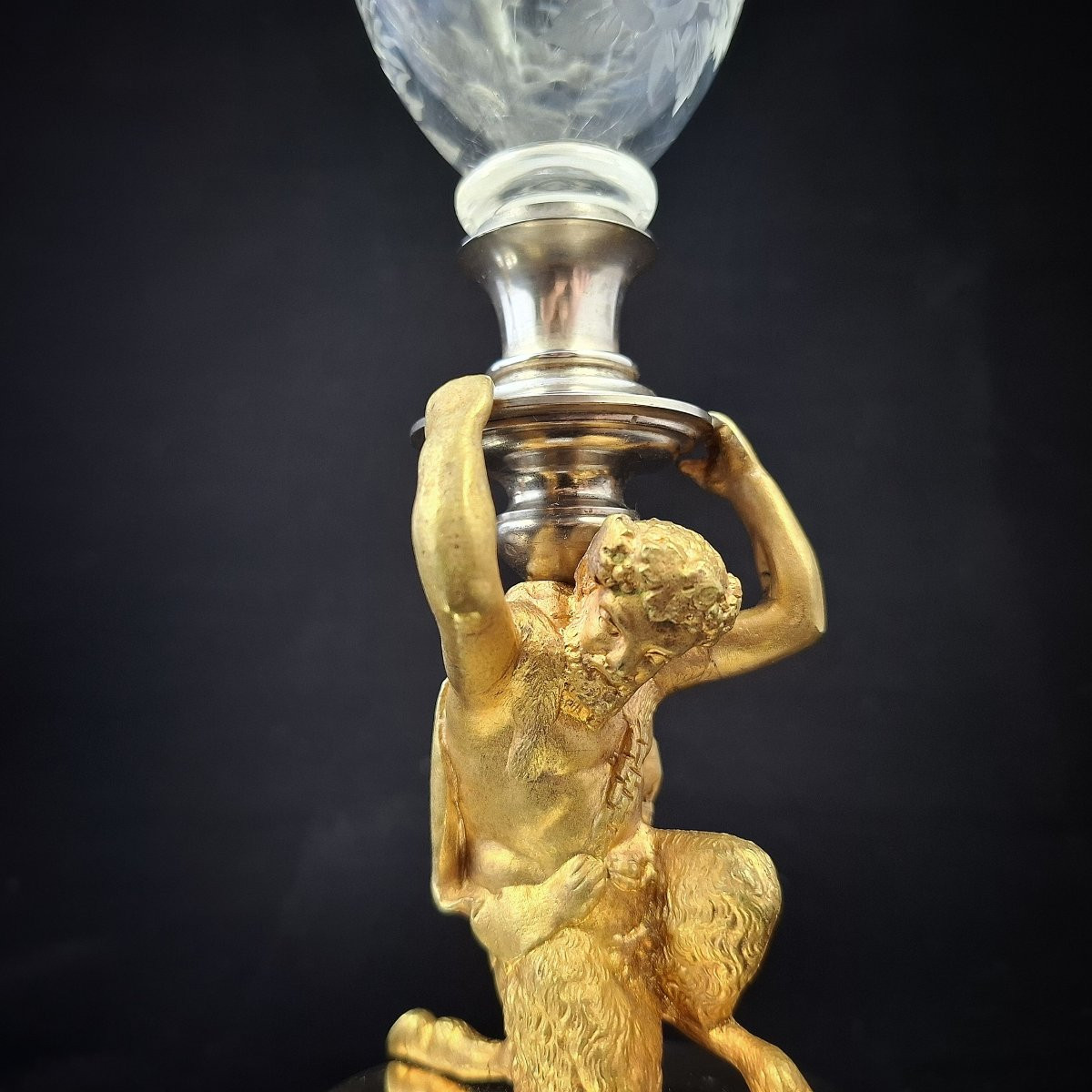Paire de Bouquetières , Cristal de Baccarat, Décor de Fleurs et Papillons, Bacchus bronze doré.-photo-2