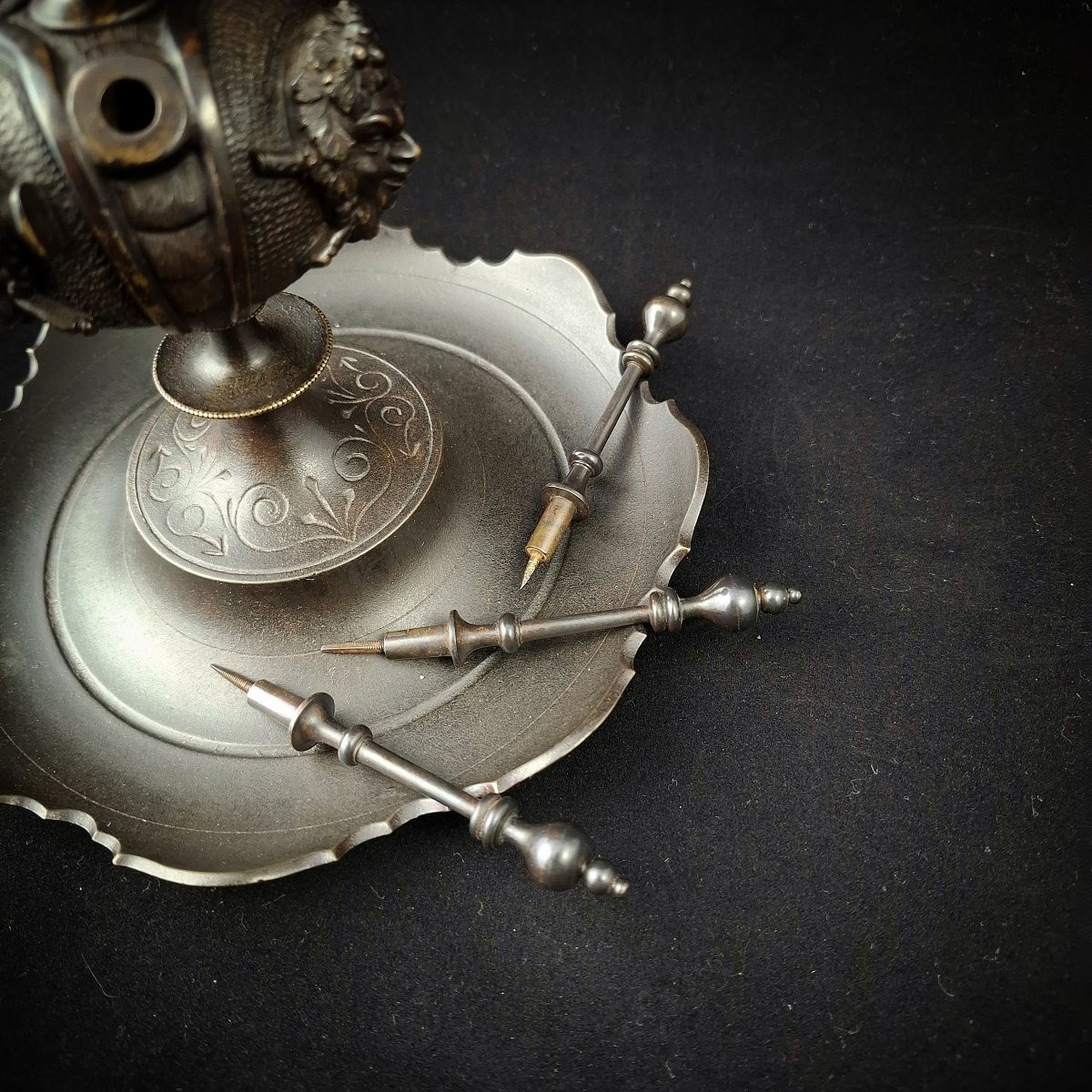Smoker's Lamp, 19th Century Bronze Lighter With Brown Patina – Pan Masks-photo-2
