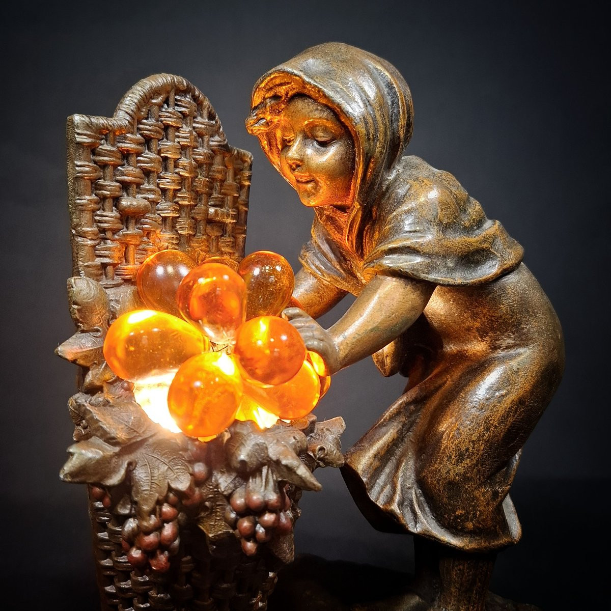 Art Nouveau Lamp, Night Light In Spelter – Young Girl & Harvest Basket-photo-3