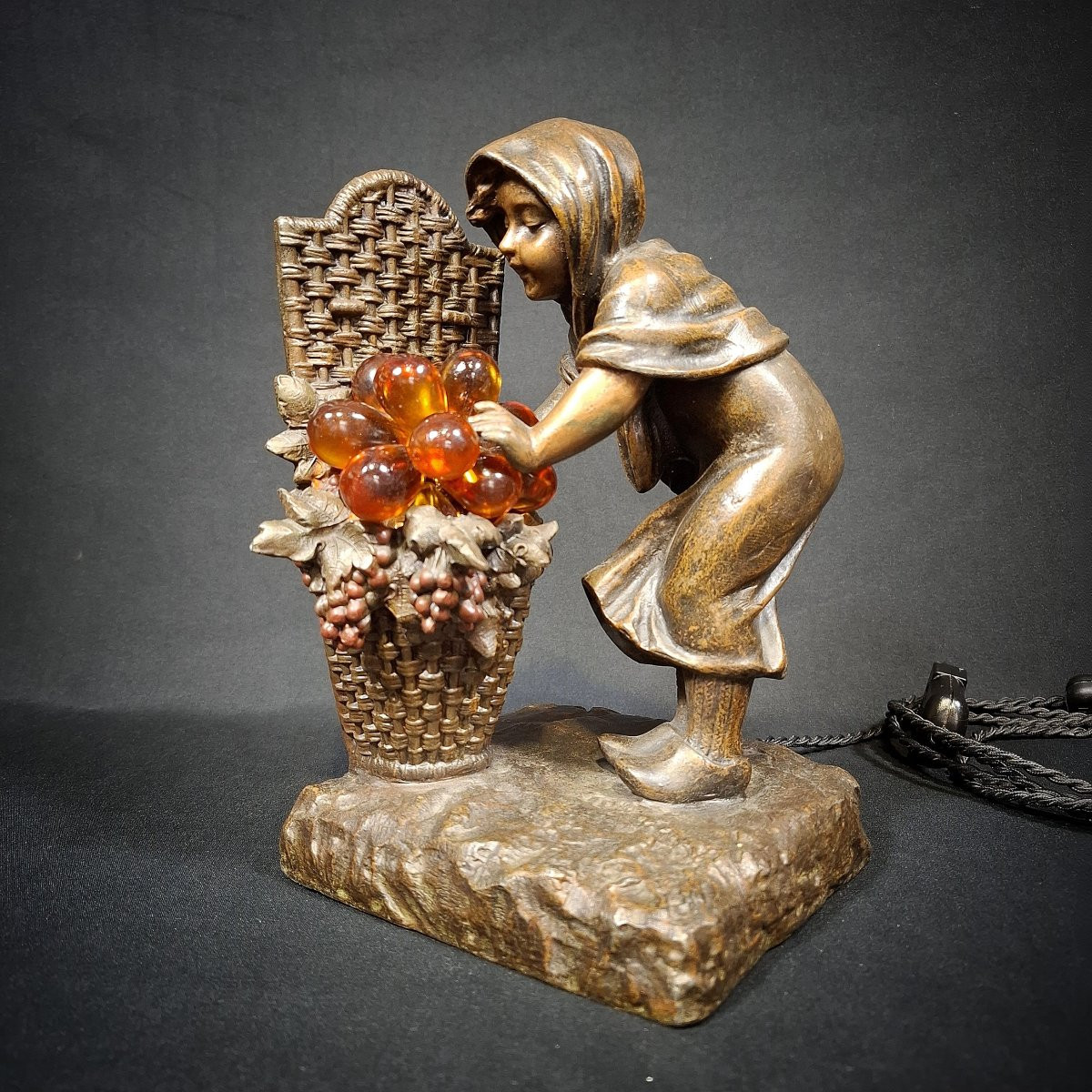 Art Nouveau Lamp, Night Light In Spelter – Young Girl & Harvest Basket-photo-4