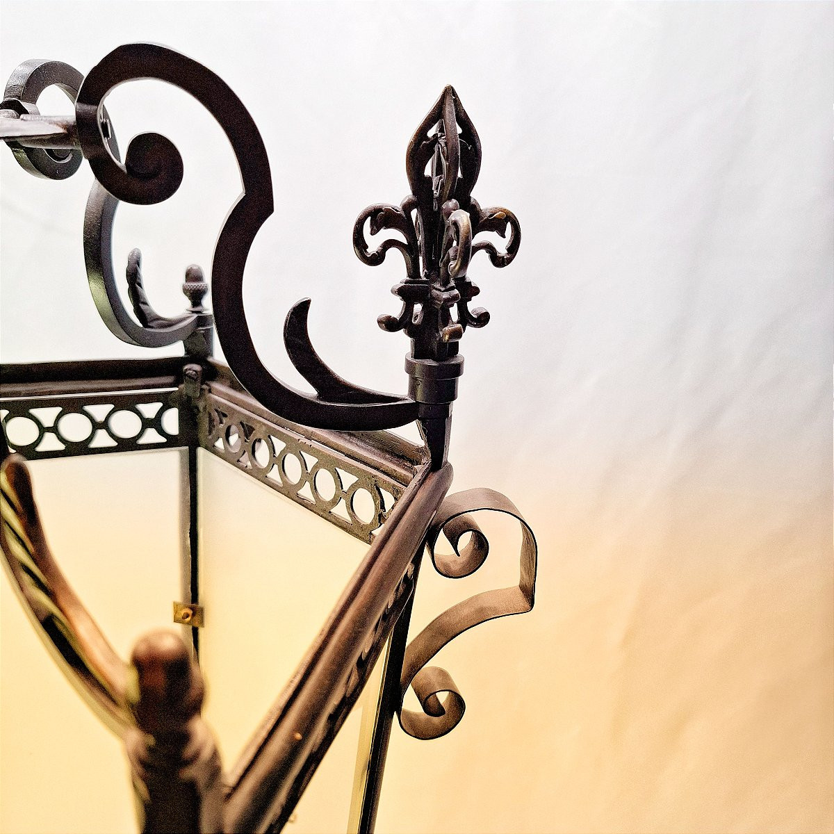 Large Hexagonal Lantern In Bronze And Brass, Fleur-de-lis Decoration – 19th / Early 20th Century-photo-3