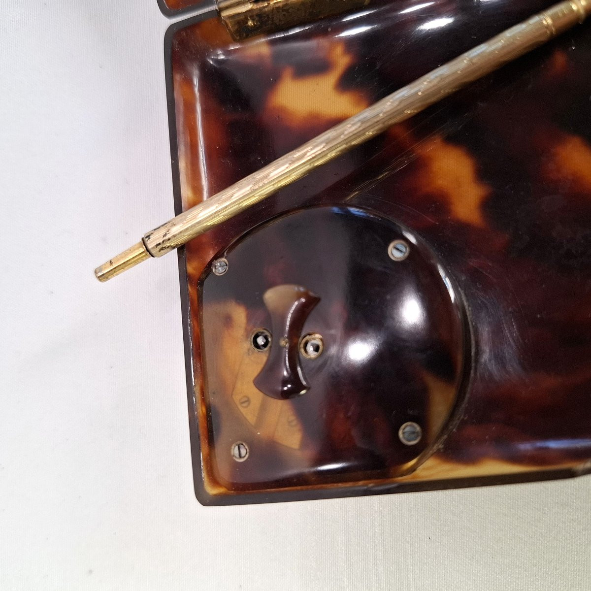 ÉTUI À CIGARETTES EN ÉCAILLE PIQUÉ OR ET ARGENT AVEC MONTRE, CARNET DE BAL ET STYLET EN VERMEIL-photo-3