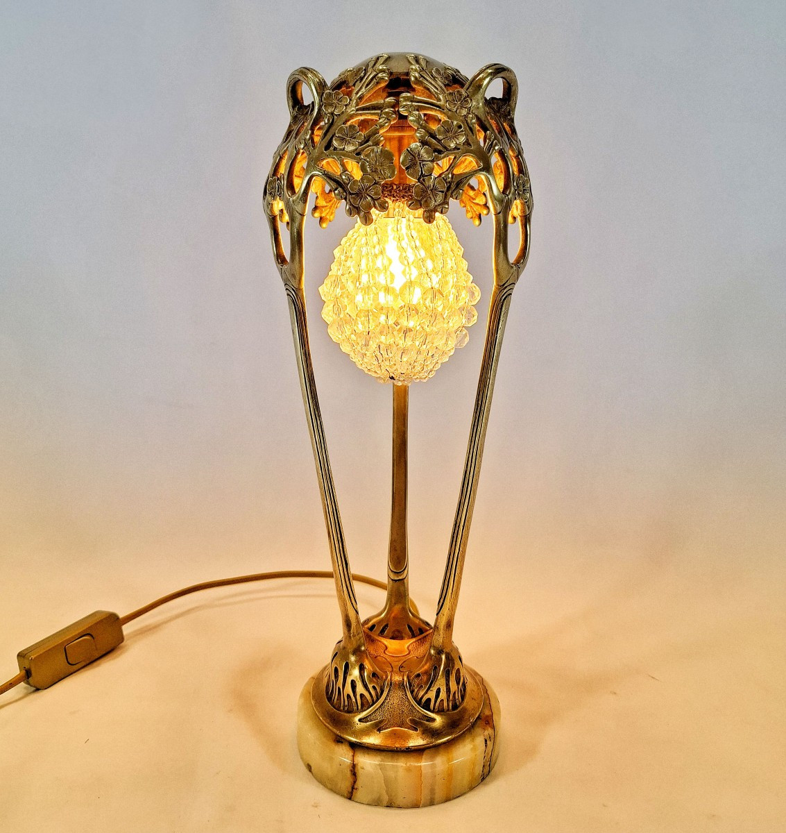 Lampe Art Nouveau en Bronze Signée Maignan, Socle en Onyx Blond, Vers 1900, Fondeur Eug. Blot