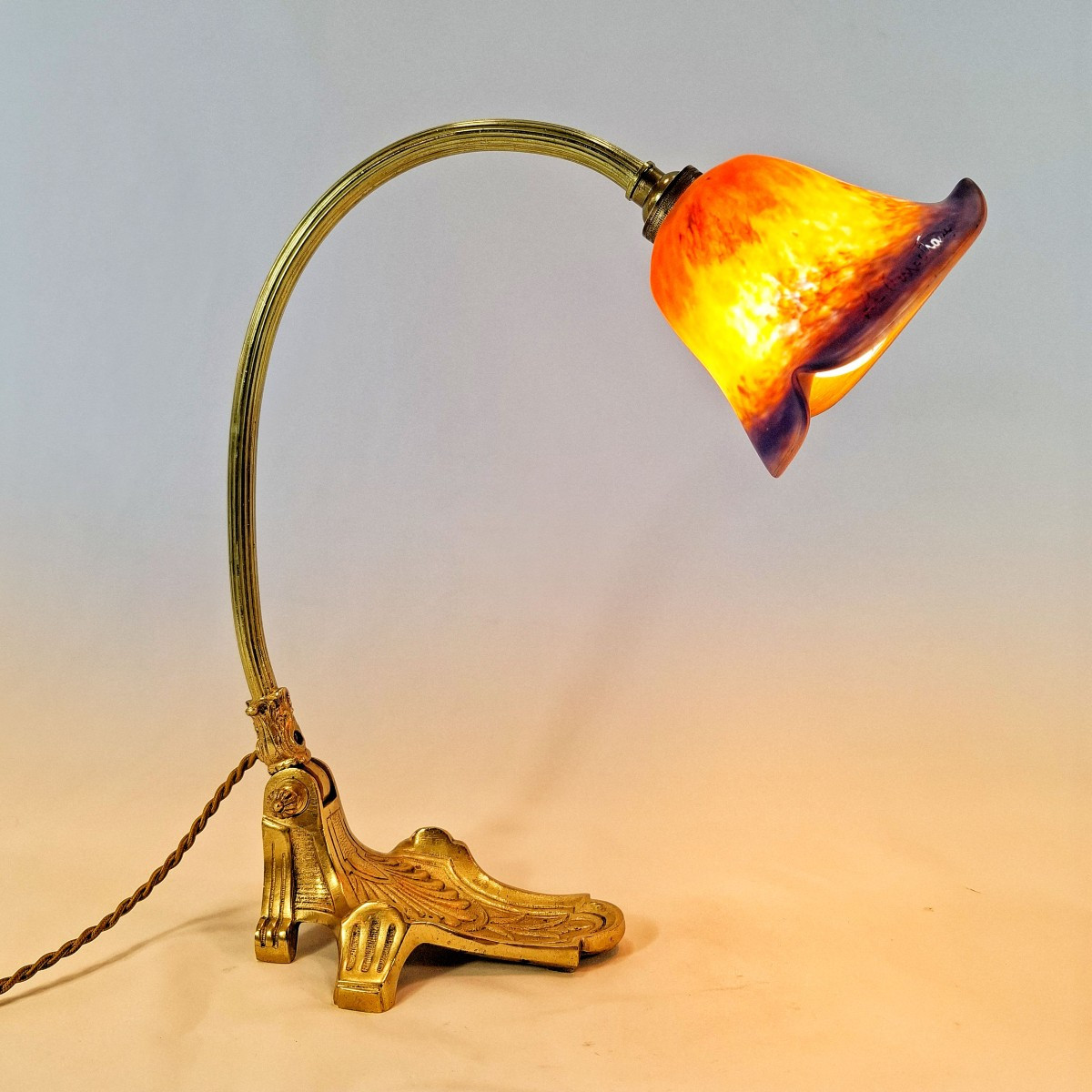 Lampe de bureau,  Bronze, Tulipe Pâte de Verre Signée Le Verre Français, Art nouveau, Art déco.
