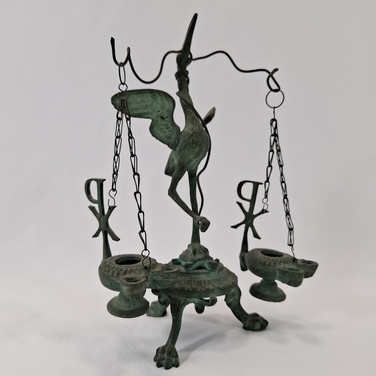 Paire de Lampe à huile votive,  support zoomorphe en bronze patiné néo-pompéien du XIXᵉ siècle.