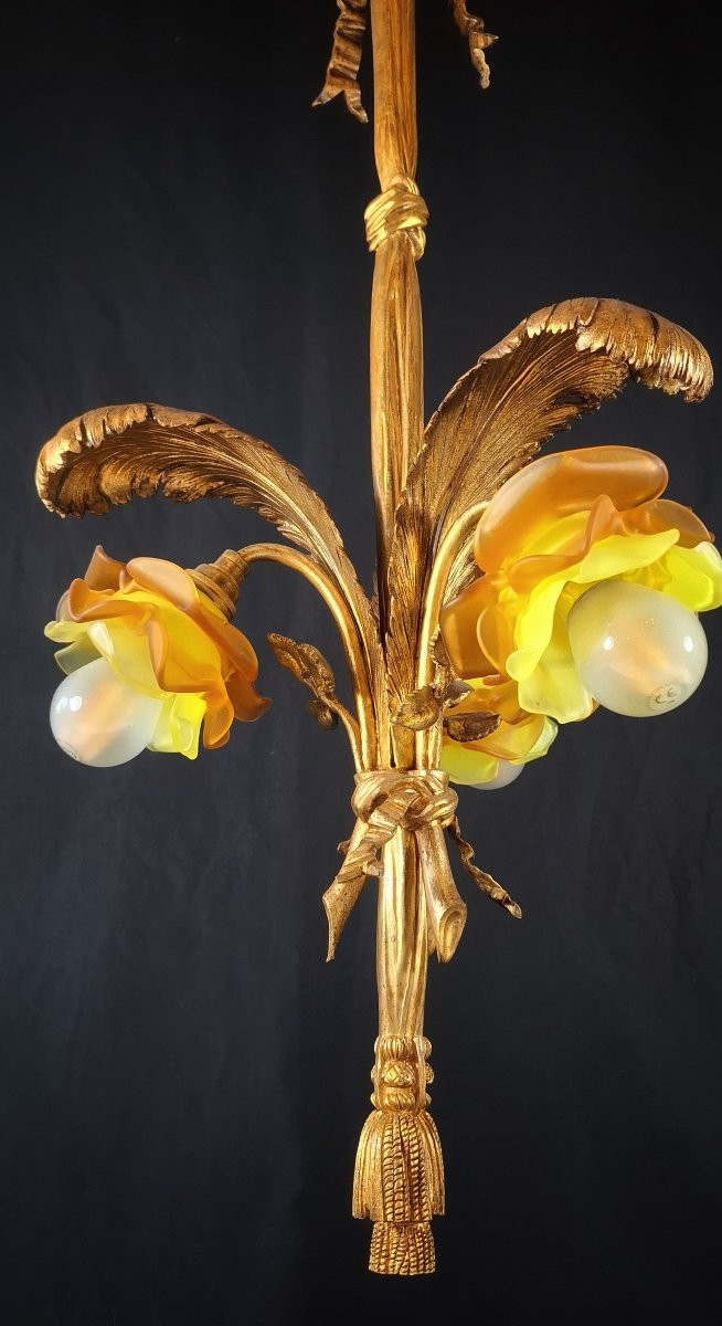 Louis XVI Style Chandelier In Gilt Bronze Decorated With Ostrich Feathers And Glass Roses, Circa 1920-photo-4