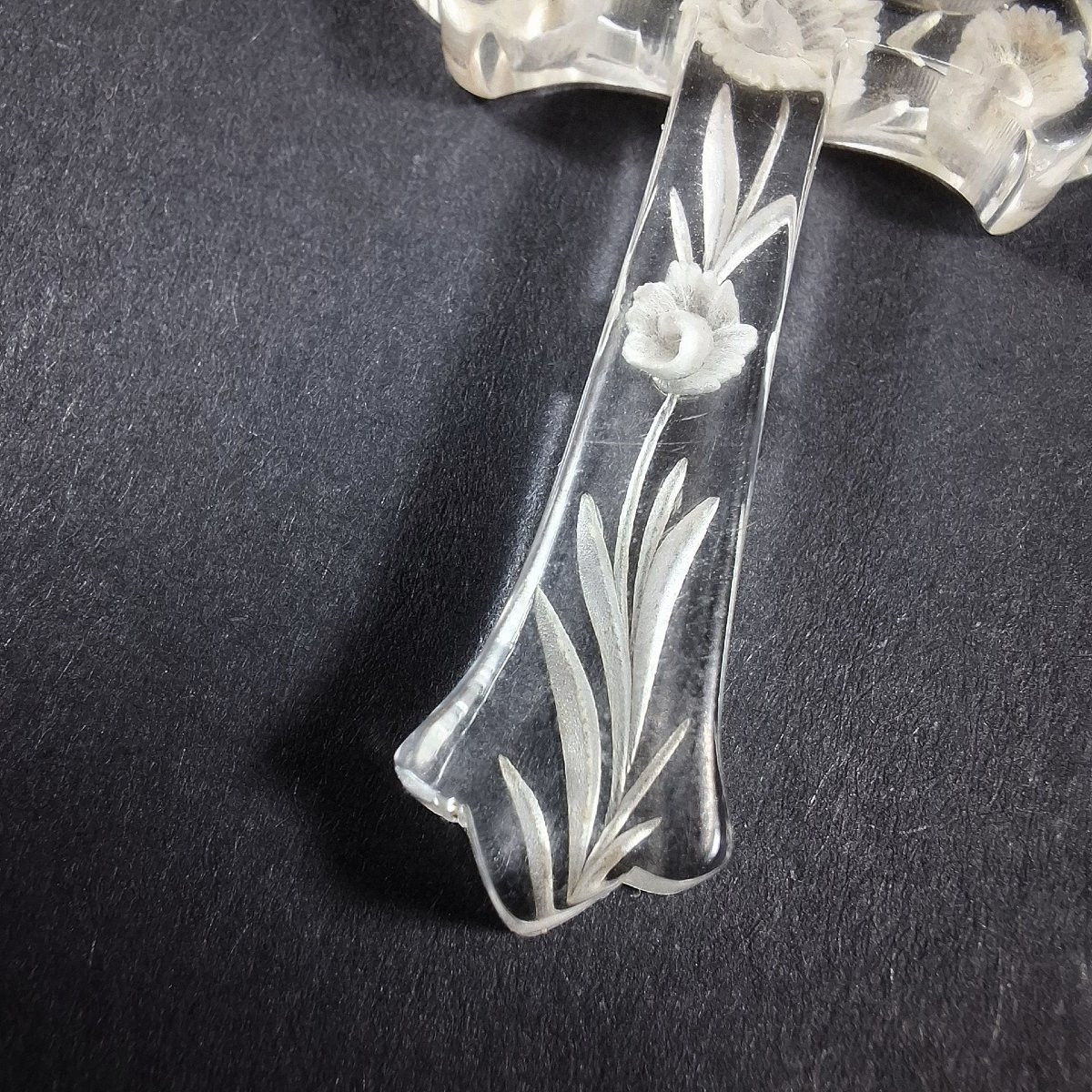 Engraved Plexiglass Pendant Cross With Floral Decoration – 20th Century-photo-2