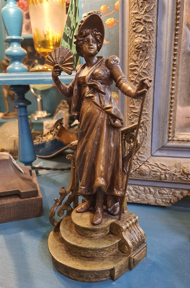 Elegant Woman In Napoleon III Attire, Spelter Sculpture With A Double Patina Of Brown And Golden Green