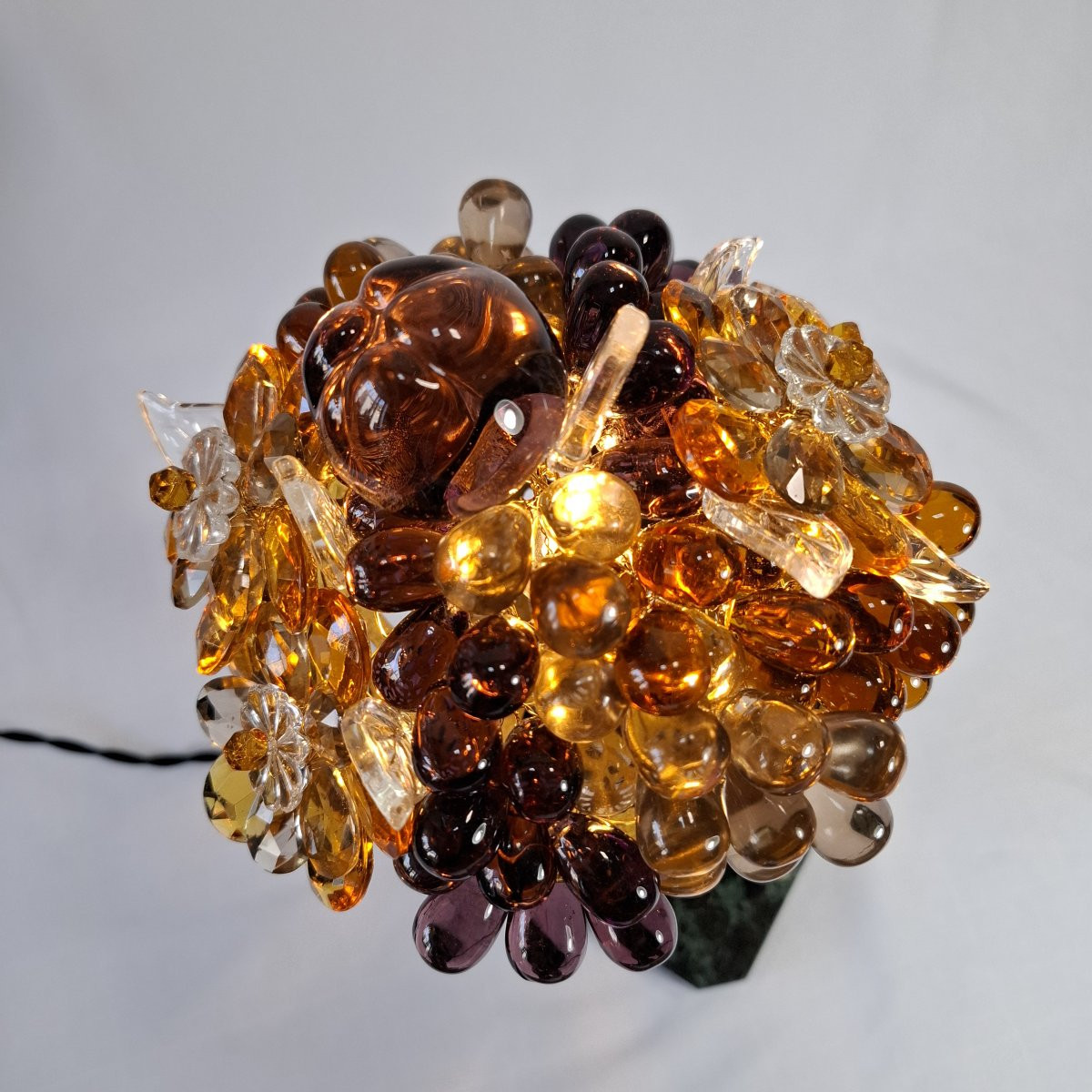 Lampe Veilleuse Art Déco – Sculpture Femme Agenouillée, Panier de Fruits en verre Circa 1930.-photo-2